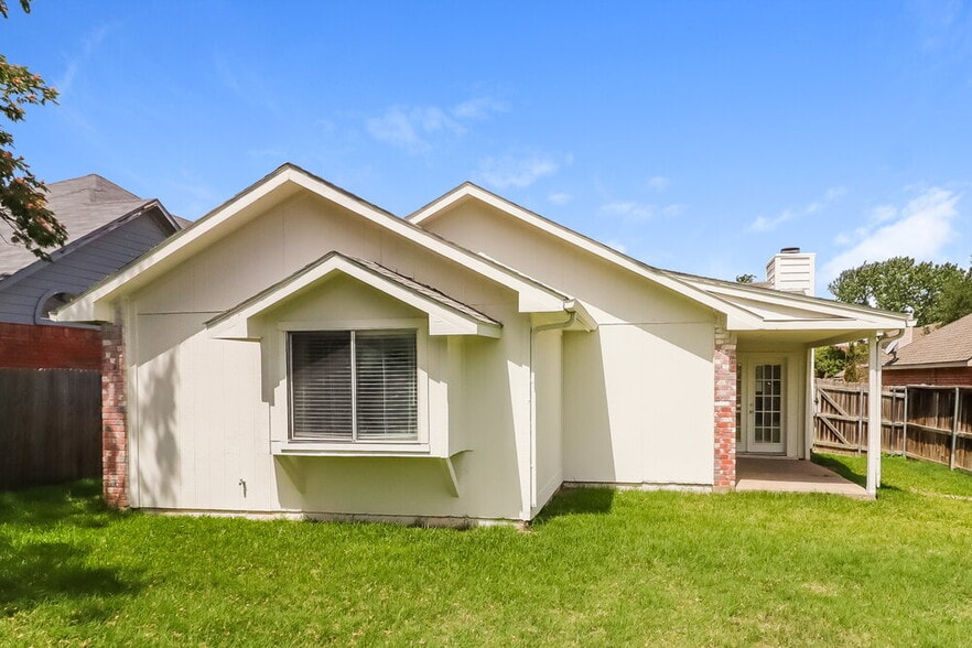 Building Photo - 8409 Tallahassee Ln
