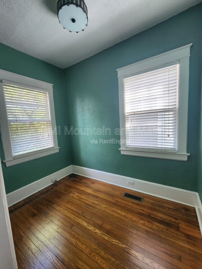 Building Photo - 39 Westover Dr