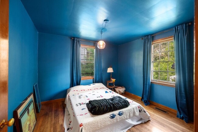 Building Photo - Charming North Nashville Cottage