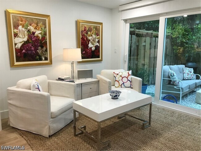 Building Photo - 302 2nd St S