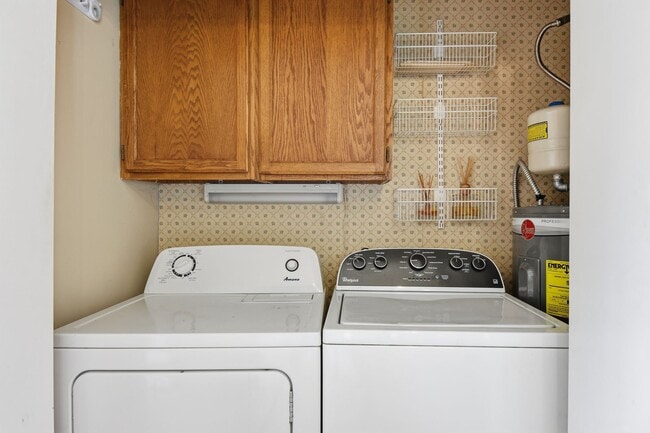 Building Photo - 2bd/1ba Kirkland Home