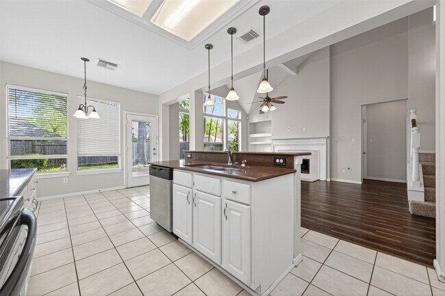 Building Photo - 20906 Greenfield Trail