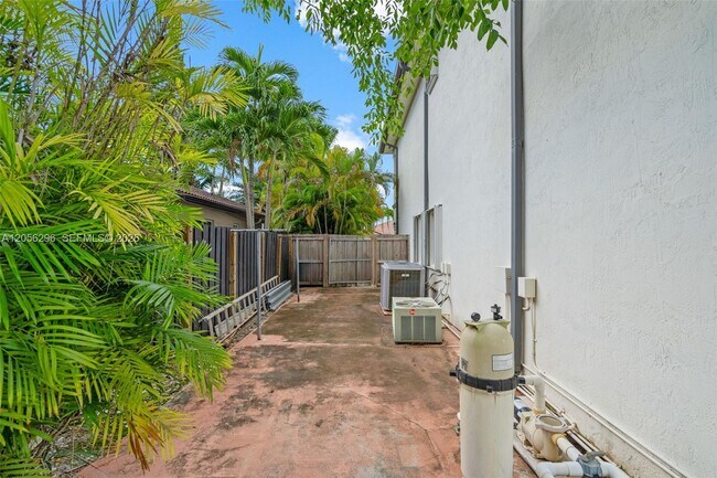 Building Photo - 3654 SW 150th Ct