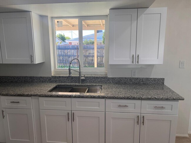 Building Photo - 6334 E Calle Luna