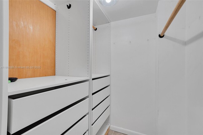 Building Photo - 2940 N Course Dr