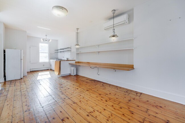 Building Photo - 223 8th St