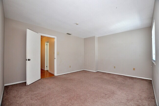 Building Photo - 305 Timber Ln