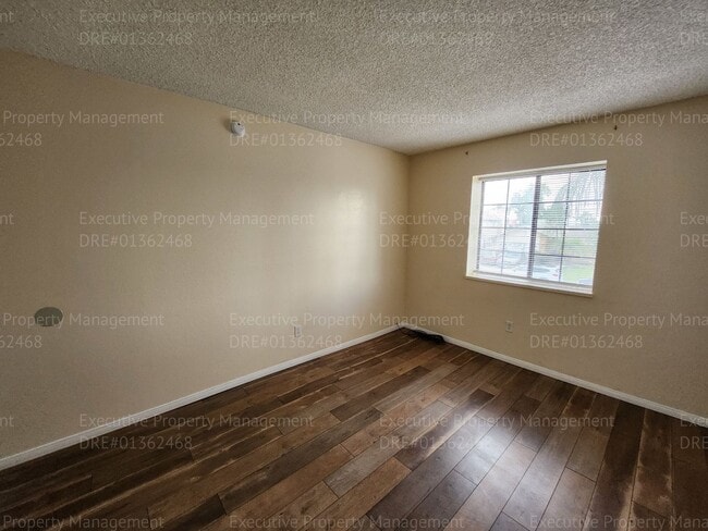 Building Photo - 3 bedrooms /2.5 bath two-story gem boasts ...