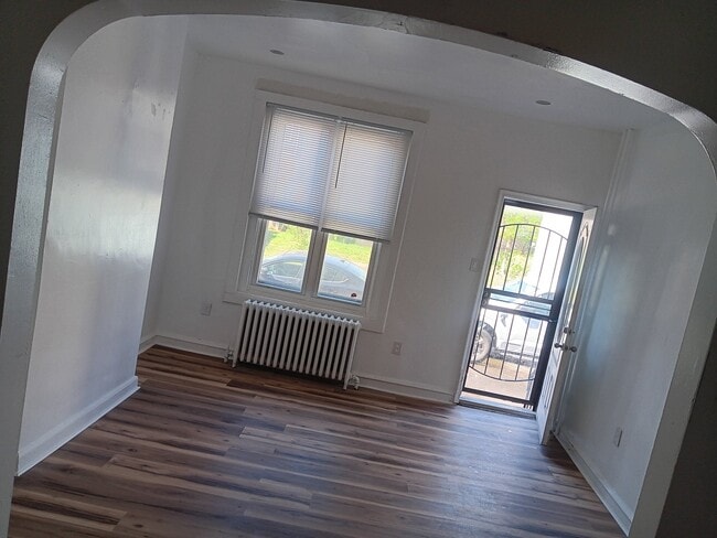 Building Photo - 1530 W Oakdale St