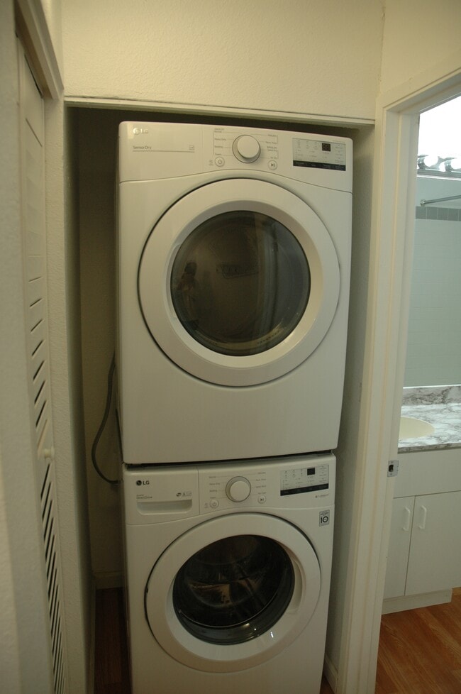 Building Photo - 92-1242-1242 Palahia St