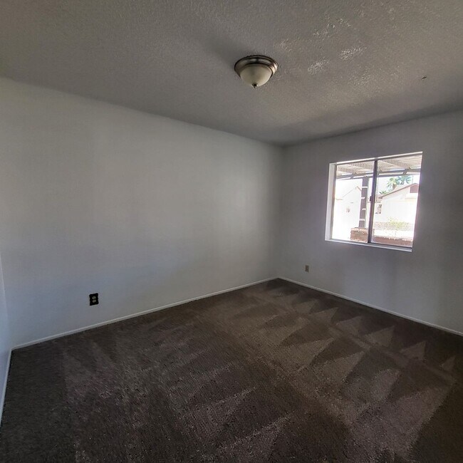 Building Photo - NICE OPEN HOME READY TO RENT!