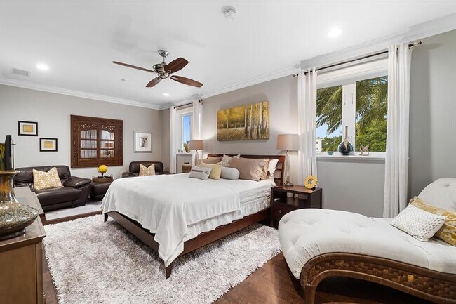 Building Photo - 301 Tarpon Dr