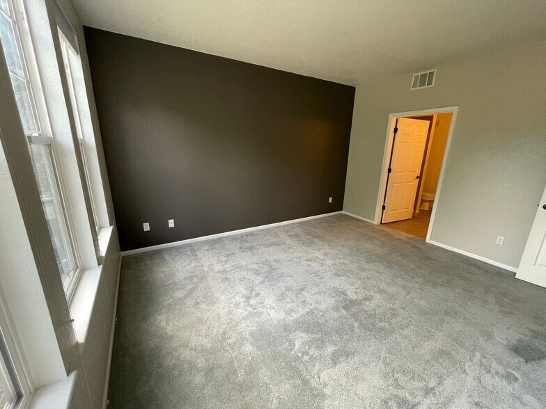 Building Photo - 2113 S Fulton Cir