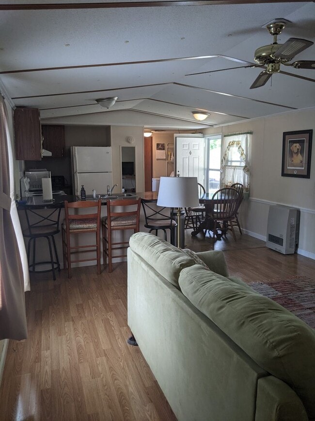 Building Photo - 235 Monarch Ln