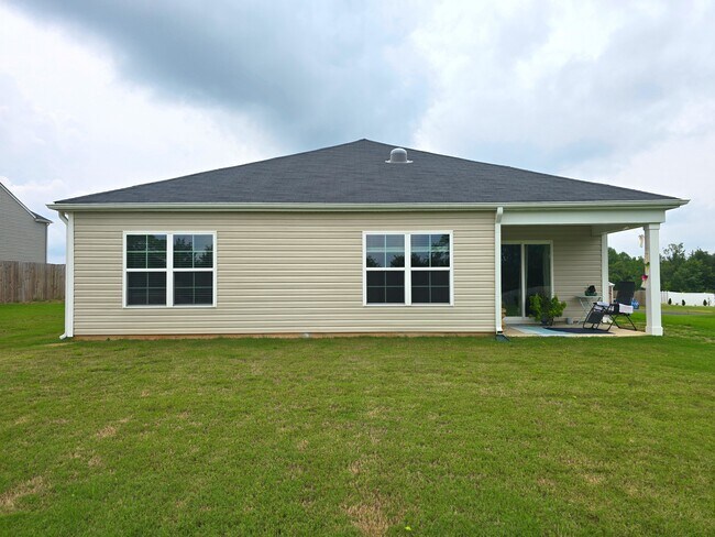 Building Photo - 202 Alamos Ave
