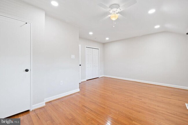 Building Photo - 2512 N Dearing St