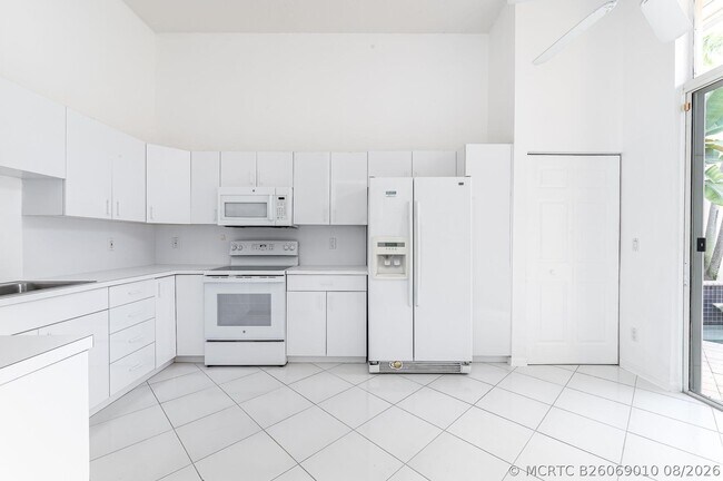 Building Photo - 17282 Bermuda Village Dr