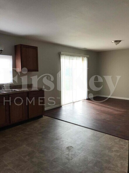 Building Photo - 11205 Fall Dr
