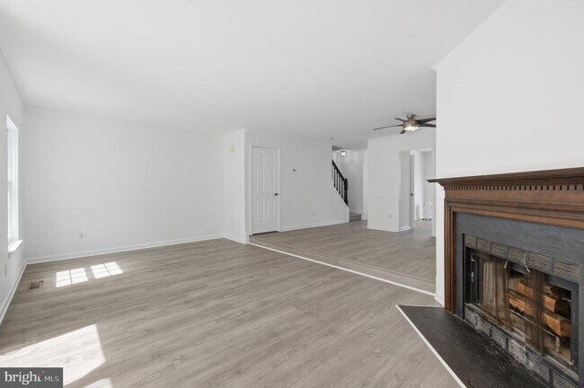 Building Photo - 46601 Carriage Ct