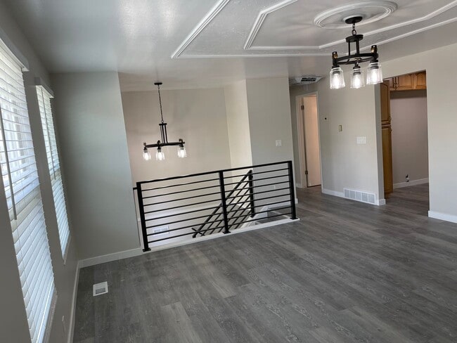 Building Photo - Beautiful 4 Bed 2 Bath House in Taylorsville!