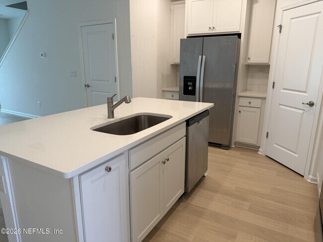 Building Photo - 43 Thurnham Ln