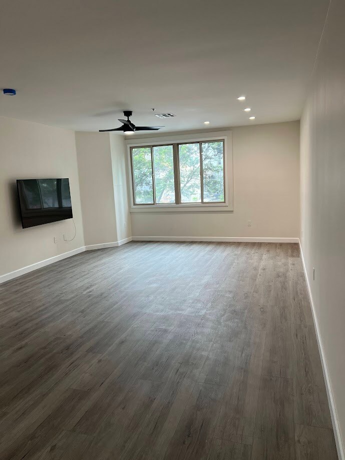 Livingroom - 1501 Front St