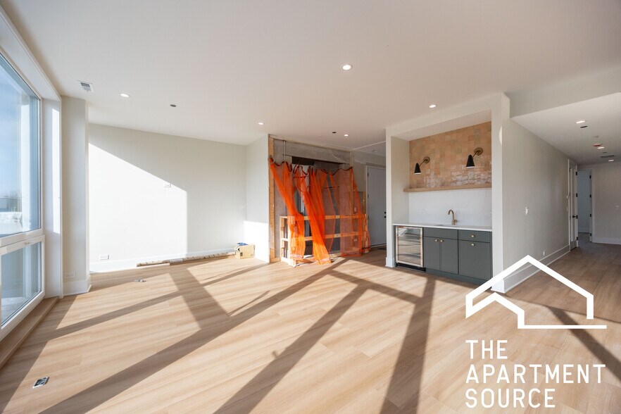 Building Photo - 1624 W Grand Ave