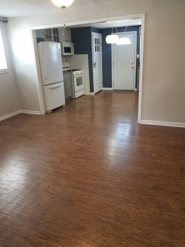 Building Photo - Beautifully rehabbed property
