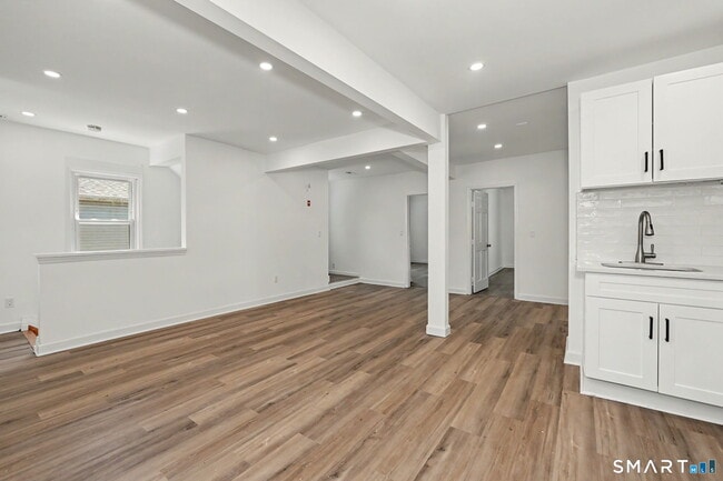 Building Photo - 30 Dora St