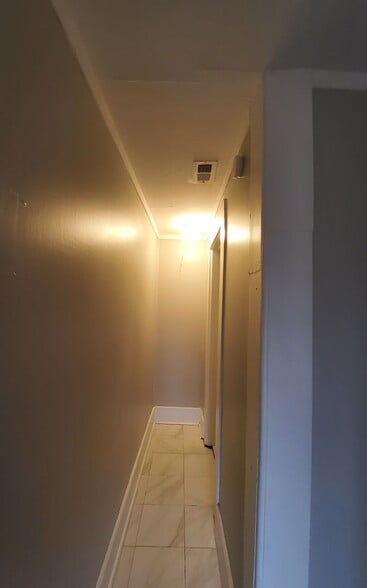 Building Photo - 805 Brower St