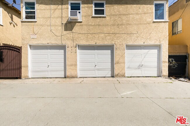 Building Photo - 1533 Meadowbrook Ave