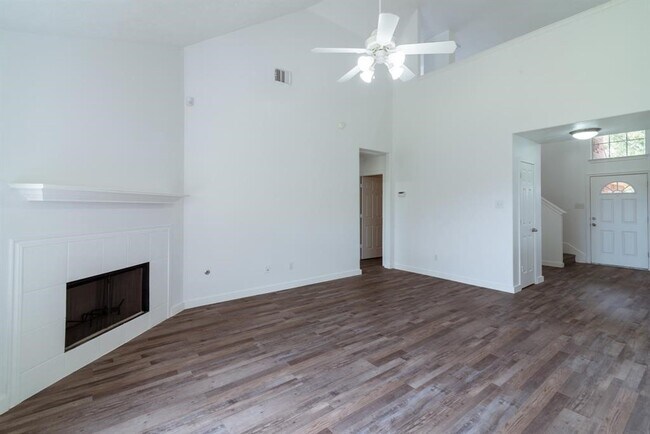 Building Photo - 2707 Troy Dr