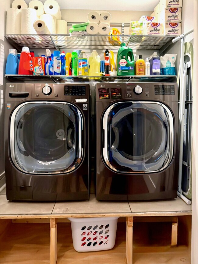 Building Photo - 1717 N Hudson Ave