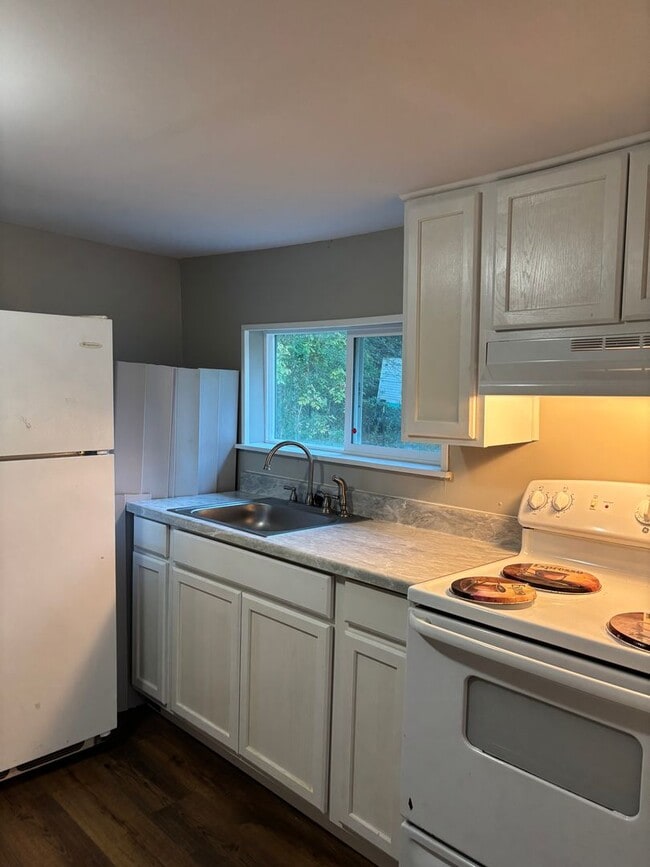Building Photo - Three Bedroom Home in Hixson TN