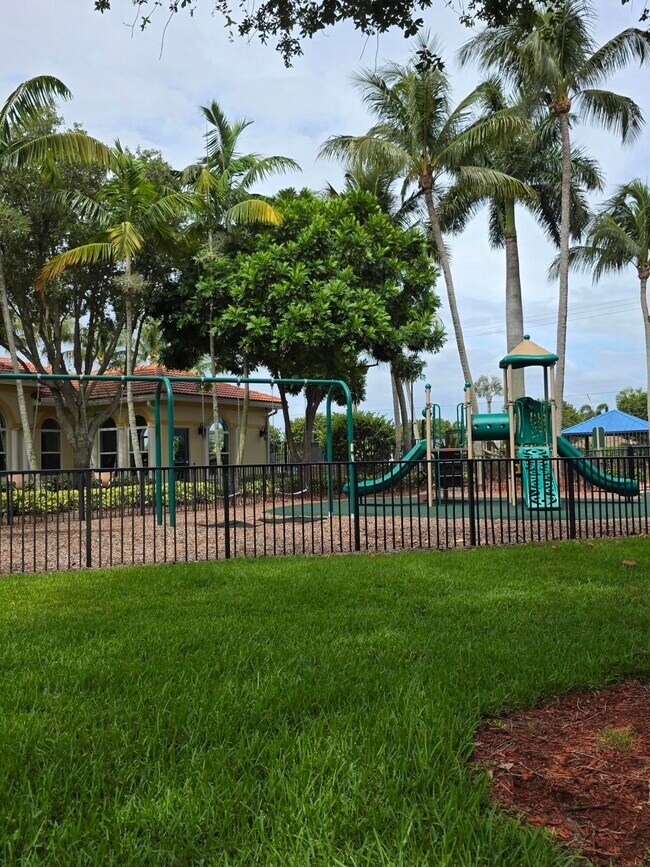 Building Photo - 2866 S Oasis Dr