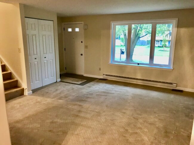 Building Photo - 7404 Oak Post Rd