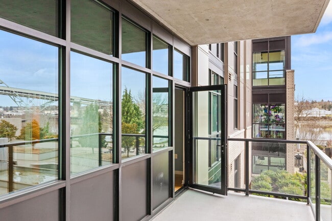 Building Photo - 1830 NW Riverscape St