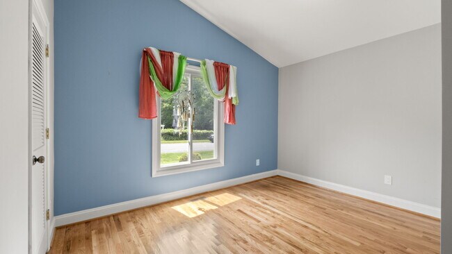 Building Photo - 5745 Riviere Dr