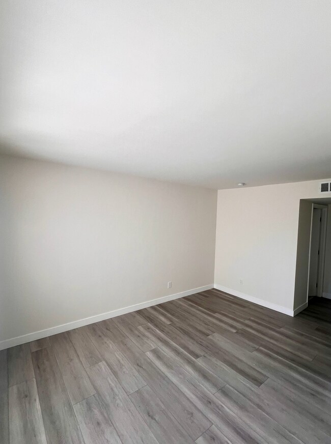 Building Photo - Modern 2-Bedroom Apartment in Gated Van Nuys Community – Fully Remodeled!