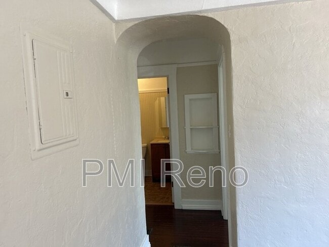 Building Photo - 222 River Rock St