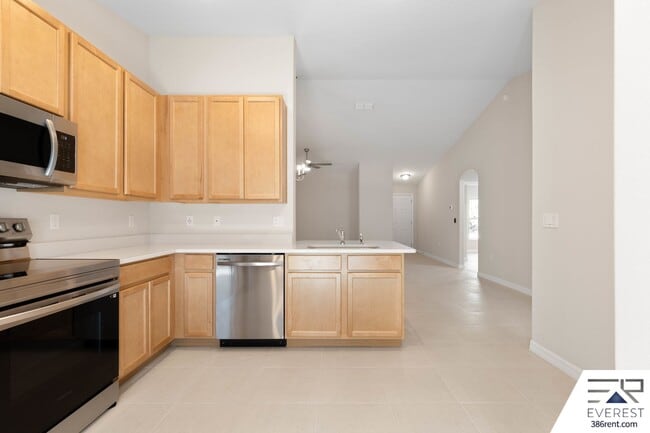 Building Photo - FULLY FENCED, LIKE- NEW 3/2/1 TOWNHOUSE ON A CUL DE SAC IN BEAUTIFUL SEMINOLE WOODS