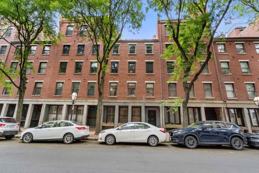 Building Photo - 158 Commercial St