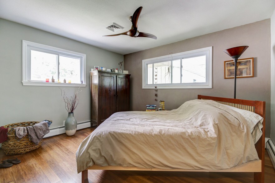 Master BR - 717 Southwest Dr