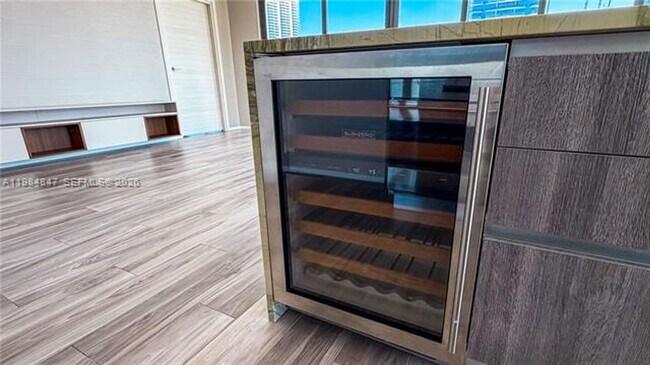 Building Photo - 801 S Miami Ave