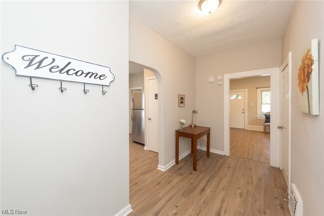 Building Photo - 2057 Fairview