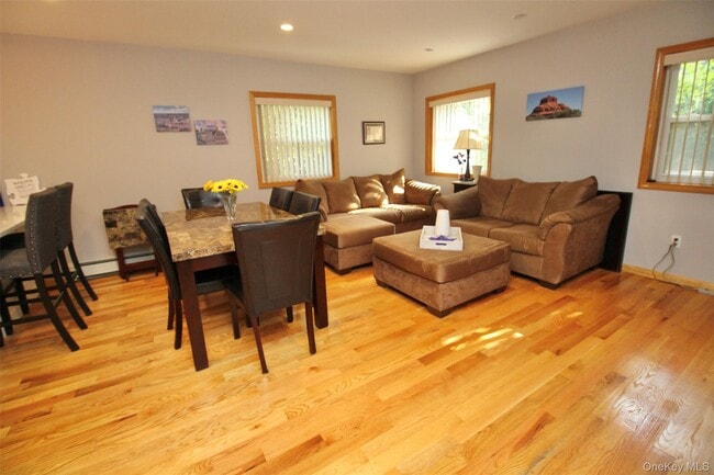 Building Photo - 2 Diane Ct