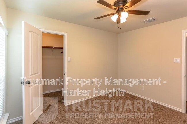 Building Photo - 5610 Fenton Ln