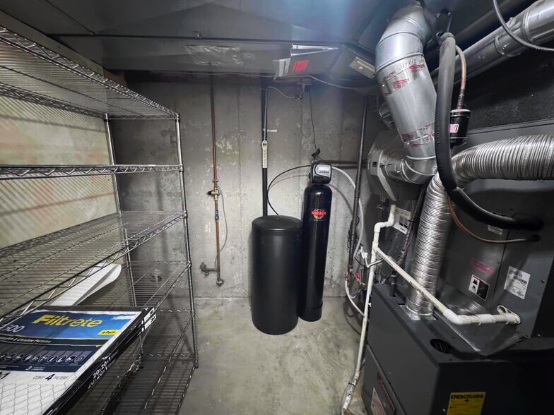 Building Photo - 8004 S Old Barn Dr