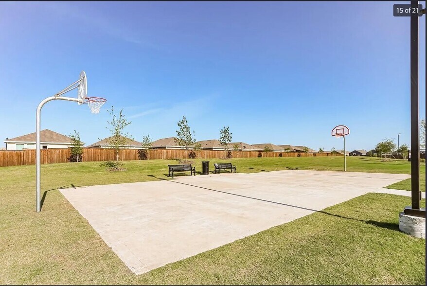 Building Photo - 6310 Sandpiper Ln