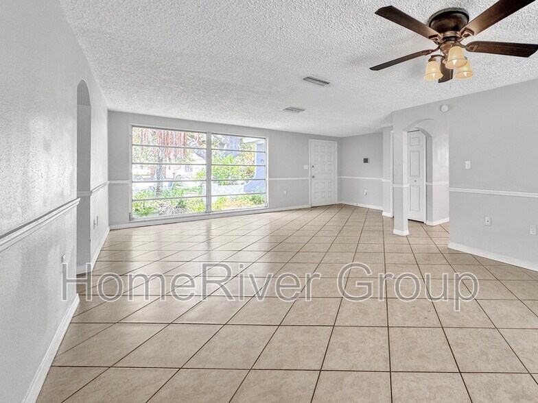 Building Photo - 10005 Regency Park Blvd